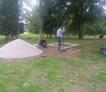 2014, září: I. etapa výstavby herních prvků v parku