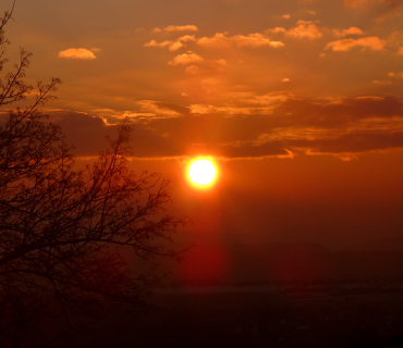 2012, 25. ledna: Východ slunce za prvních pořádných mrazů