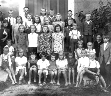 Ročník 1942-43 - žáci černolické školy